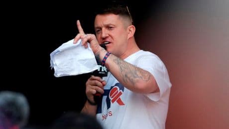 İngiltere'de aşırı sağcı Tommy Robinson gözaltına alındı