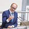 Zonder extra besparingen of belastingen vindt Vlaamse regering 330 miljoen euro: in welke budgetten knipt ze dan wel?