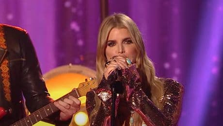 Jessica Simpson returns to live TV for first time in 15 years to help crown new American Idol