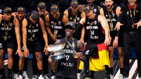 Dennis Schröder, una estrella de oro contra el racismo