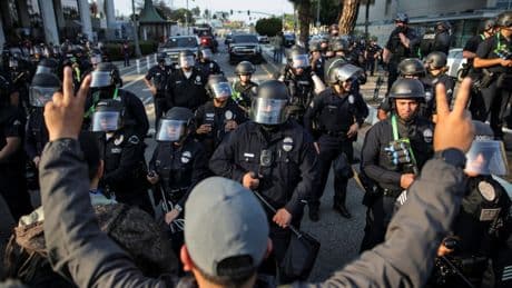 Die Nacht in den USA: Polizei und Nationalgarde räumen die Innenstadt von Los Angeles