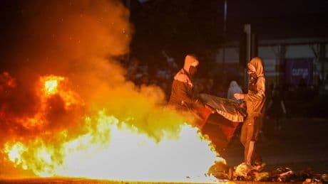Waar komt het geweld in Noord-Ierland vandaan?: ’Als de overheid hen er niet uitzet, doen wij het wel’