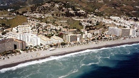 Hallan el cadáver de una mujer flotando en el mar en Almuñécar (Granada)