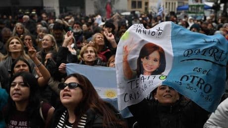 La Justicia argentina concede la prisión domiciliaria a la expresidenta Kirchner