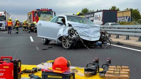 In Niedersachsen - Frau (62) stirbt nach Überholmanöver auf A7