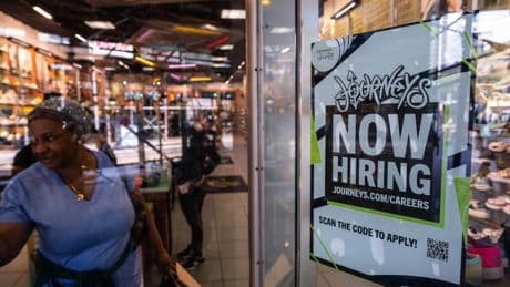 EE.UU. crea 139.000 empleos en mayo, cifra aún estable pese a las dudas por la política de Trump