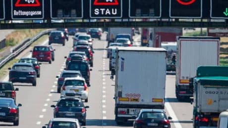 Verkehr am Feiertag: Hohe Staugefahr in NRW rund um Fronleichnam