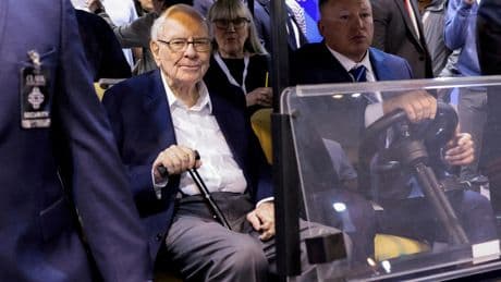 Warren Buffett : l'investisseur va rester président du conseil d'administration de son groupe