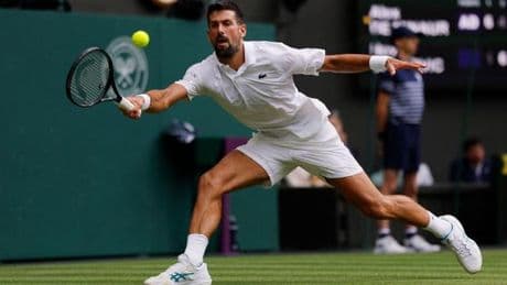 Novak Djokovic qualifié dans la douleur pour les quarts de finale de Wimbledon