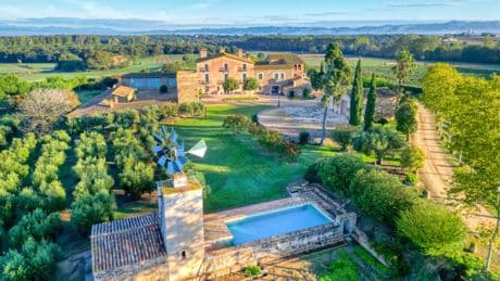 Las tres casas de la semana: 137 hectáreas y dos masías por 6,5 millones