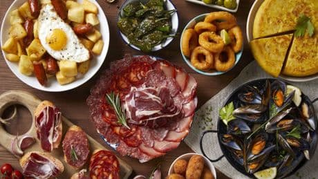 Ni la tortilla de patatas ni el jamón: el CIS revela los platos preferidos de cada región del país