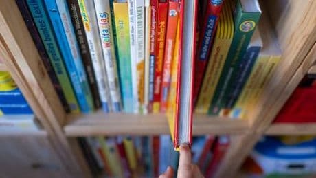 Schweiz: KI-generiertes Kinderbuch sorgt für Proteste