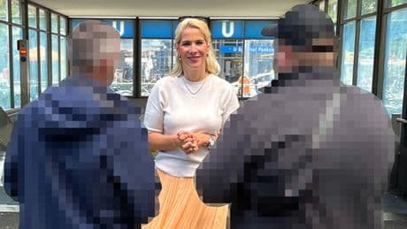 Bezirksstadträtin war Zeugin - Raucher beißt Amts-Mitarbeiter ins Gesicht!