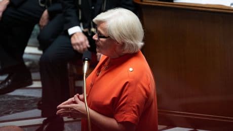 Fin de vie : à l'Assemblée nationale, le texte cherche un équilibre en douceur
