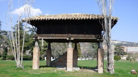 La bonita historia de amor que esconde un hórreo asturiano construido... en Pamplona
