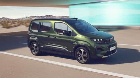 Las versiones Long de los Peugeot Rifter y Traveller no dejan a nadie ni nada fuera