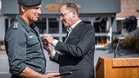 Afghanistan: Alexander Dobrindt ehrt Bundespolizisten für Rettungsaktion in Kabul