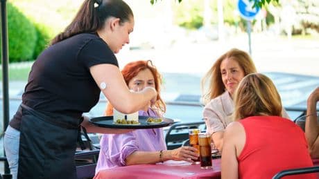 El empleo frena en julio por el fin de curso: la Seguridad Social suma apenas 4.408 afiliados y el paro cae en solo 1.357 personas