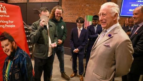 King 'flabbergasted' by magician's money trick