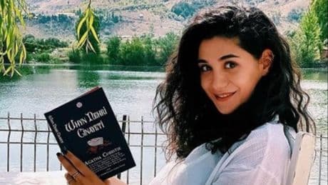 Akasya Durağı'nın Zeyno'su evleniyor: Kına gecesiyle olay oldu