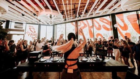 Así son las ‘coffee parties’, la tendencia que cambia la forma de salir de fiesta