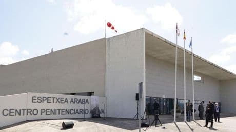 El número de presos de ETA en cárceles vascas se duplica desde que Euskadi asumió la gestión