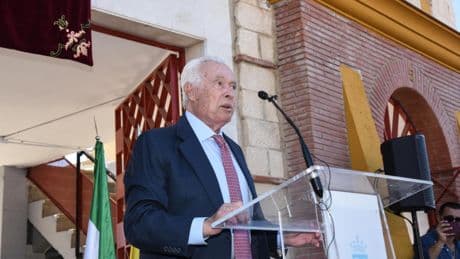 Curro Romero recibe el alta tras superar una infección de riñón