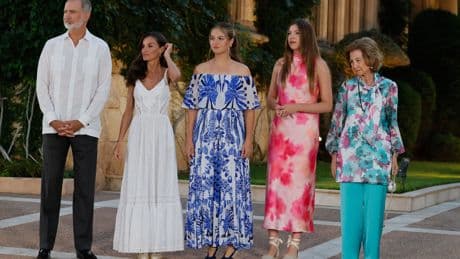 El restaurante de Mallorca donde cenaron los reyes Felipe y Letizia junto con sus hijas: cocina balear y un ticket medio de 60 euros