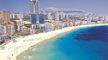 «Si se mira desde el cielo, Benidormen es verde y azul»