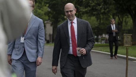 Fidèle soutien, architecte de la politique douanière… Qui est Stephen Miran, le conseiller économique de Trump nommé gouverneur de la Fed?
