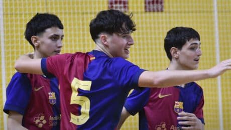0-2: El Barça presenta candidatura al título en un inicio estelar del IX Torneig Ciutat Esplugues