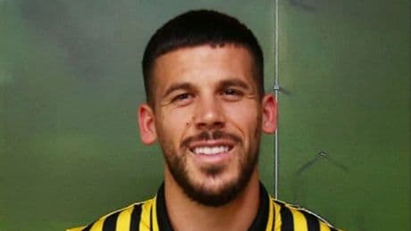 Mit 6 Stichen genäht - Hund beißt Fußball-Profi in den Penis