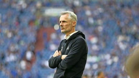 Schalke 04 zet coach Kees van Wonderen per direct op straat