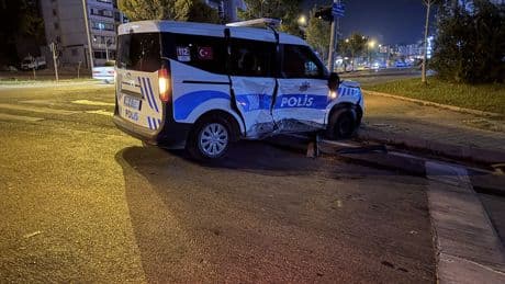 Kahramanmaraş'ta polis aracı ile otomobil çarpıştı: 5 yaralı