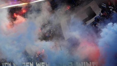 2. Fußball-Bundesliga: HSV-Fans stürmen Rasen nach perfektem Aufstieg