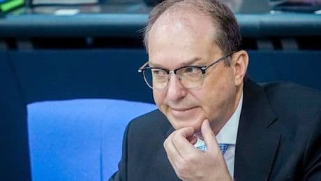 Dobrindt will Anwaltspflicht bei Abschiebehaft streichen – Pro Asyl spricht von „fatalem Signal“