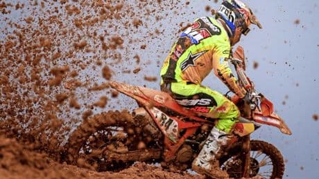 Jeffrey Herlings met gebroken rib(!) tiende in eerste cross GP Portugal