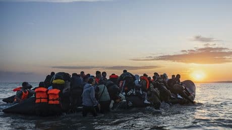 Immigration au Royaume-Uni : un nombre record de demandes d’asile met le gouvernement Starmer sous pression