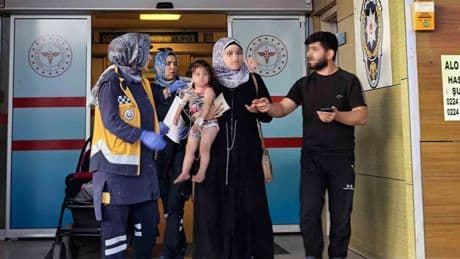 Yerde buldu ağzına attı! Fare zehri yiyen 2 yaşındaki çocuk hastanelik oldu