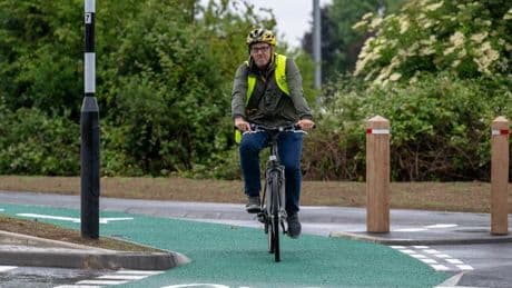 New roundabout opens in UK as locals get 3-minute video in how to use it
