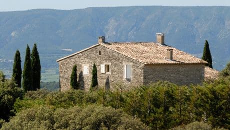 Maisons de campagne : les zones rurales où les prix de l’immobilier remontent… et celles où ils continuent de baisser
