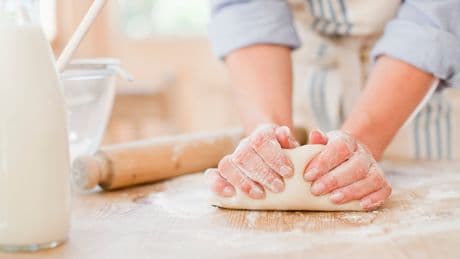 Überraschend: Welche Zutaten den Hefezopf noch saftiger machen