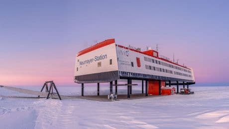 Paar verewigt Schneeflocken aus Antarktis und Arktis