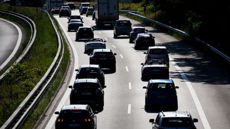 Fast 20.000 Euro Sachschaden: Stau im Osterreiseverkehr: Fünf Auffahrunfälle auf A24