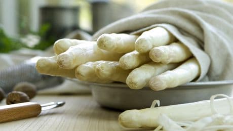 Spargelsalat à la Henssler: So gelingt der frische Frühlingsklassiker
