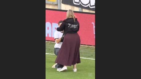 Fans feiern ihn!  - Hochzeitsantrag in der Halbzeit