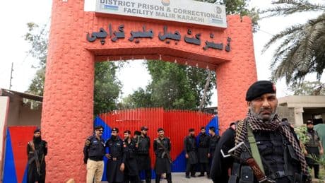 Meer dan honderd gedetineerden ontsnapt uit gevangenis in Pakistan