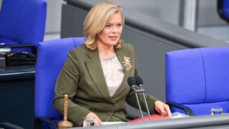 Regenbogenflaggen-Debatte hat für Julia Klöckner „Maß und Mitte verloren“