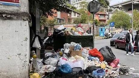 Beşiktaş Belediyesi'nden ilçede toplanmayan çöplerle ilgili açıklama