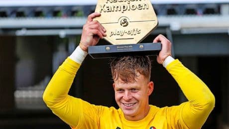 Telstar-doelman Ronald Koeman jr. kreeg kritisch appje van zijn vader: ’Ik had stapje extra moeten doen’